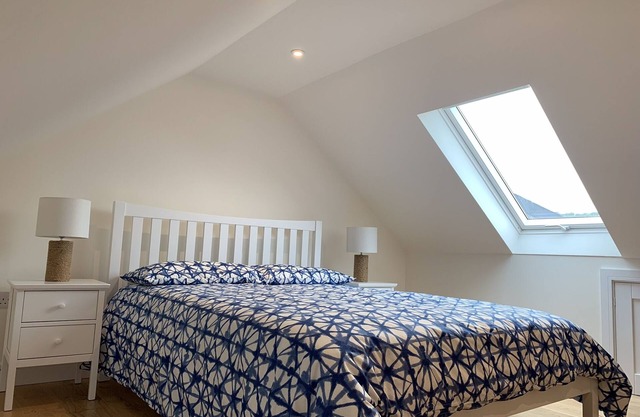 Salcombe house, sleeps 4, with parking, 5 minute walk to town