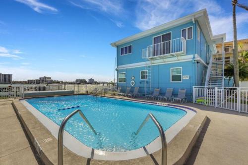 Saltwater Hideaway - Waterfront Resort - Coral Resort #E-2