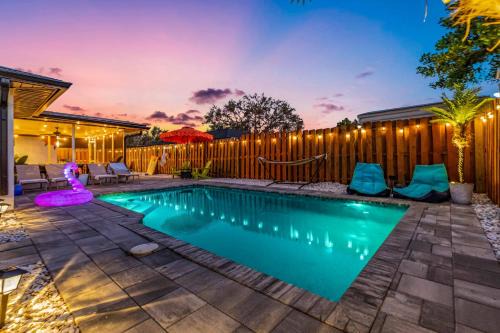 Saltwater Siesta Pool Games & Family Fun Awaits!