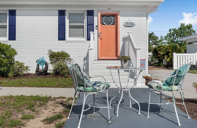 Salty Kisses, Kure Cottage Retreat