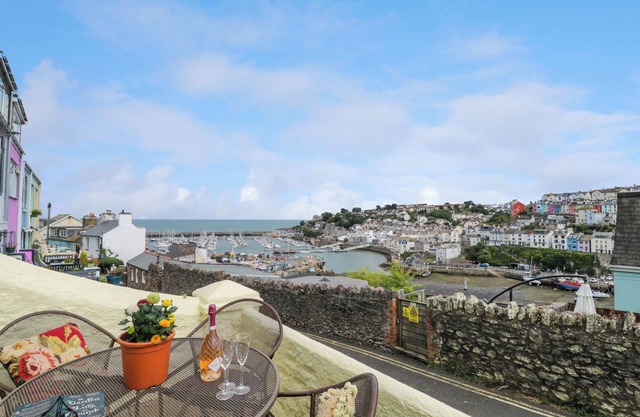SAMPHIRE COTTAGE, pet friendly, country holiday cottage in Brixham