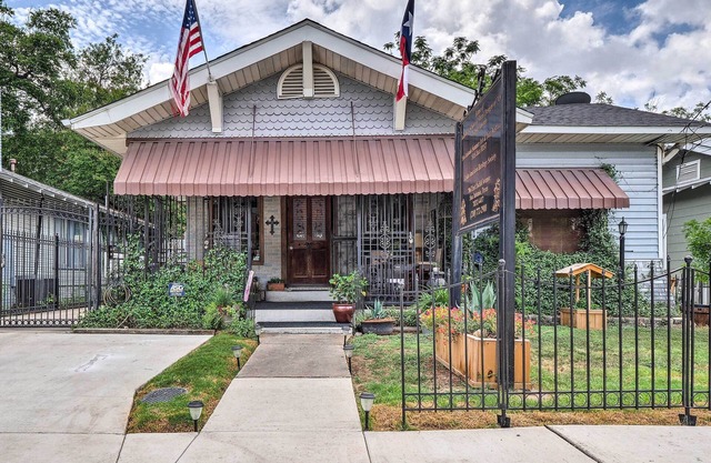 San Antonio Rental w/Courtyard: Walk to Riverwalk