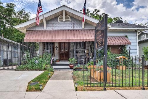 San Antonio Rental with Courtyard Walk to Riverwalk