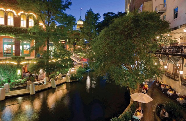 San Antonio River Walk, the Alamo, Minutes to Downtown!