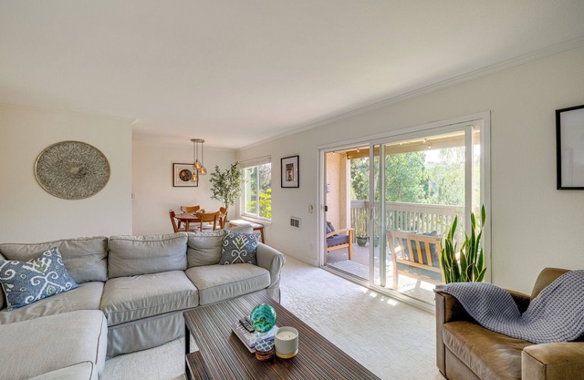 San Diego Condo w/Pool Access ~ 2 Mi to Beach!