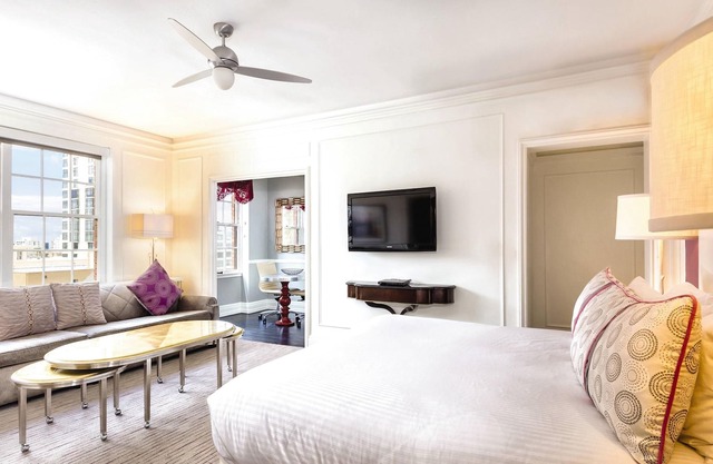 San Diego Studio Suite w/Pool, Golf & FREE WiFi Near Balboa Park