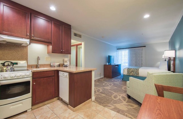 San Diego Winner's Circle Resort near Pristine Beaches!