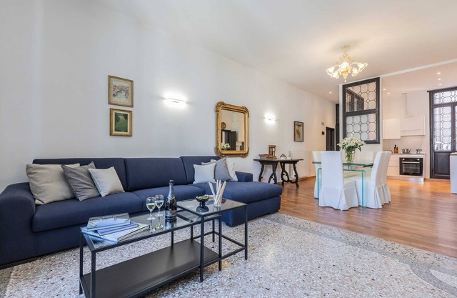 San Marco Alluring and Spacious Apartment with Elevator