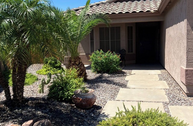 San Tan Valley Arizona 3-bdr., 2-bth home featuring a back yard paradise
