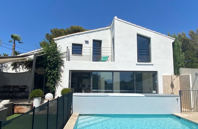 Sanary sur Mer Villa entirely renovated with swimming pool, any comfort 170 m2