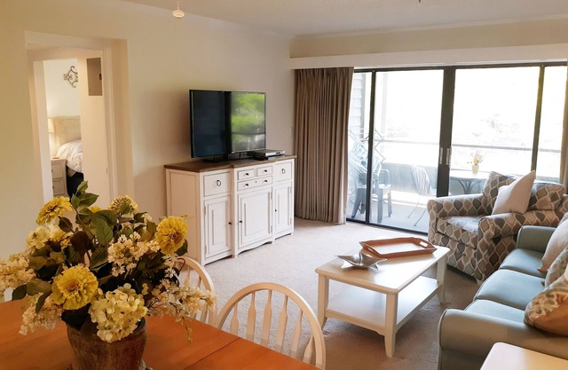 Sand and Sea Escape - Beautifully Remodeled Condo in Ocean Creek Resort-Sleeps 6