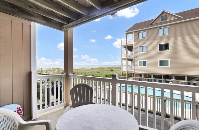 Sand Pebbles A9–Unwind and enjoy ocean views with easy beach access