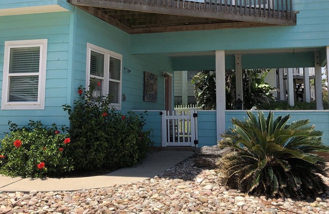 Sand Point water view beauty, steps to beach, boardwalk & community pool/hot tub