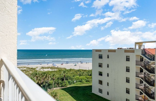 Sandcastles condo 614, great side ocean view and fantastic reviews