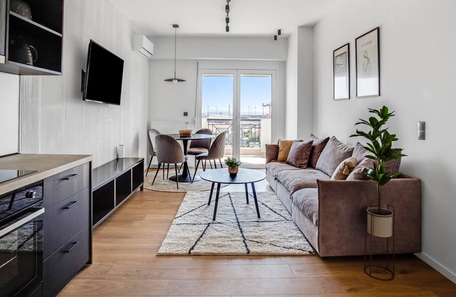 Sanders Arch - Darling 1-bdr Apt w Balcony