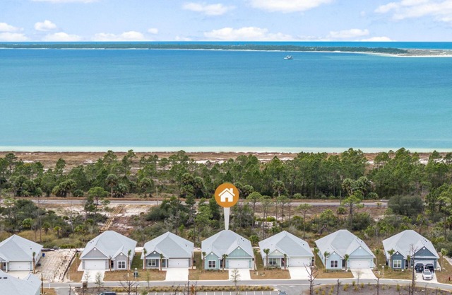 Sandpiper By-the-Sea Entire Home! 5 min walk to the beach and pool!