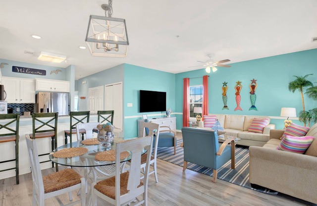 Sandy Feet Retreat 2bd/2ba Condo 500ft from Beach