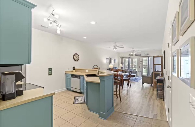 Sandy Knees Retreat - Steps to Golf, Minutes to Sunset Beach