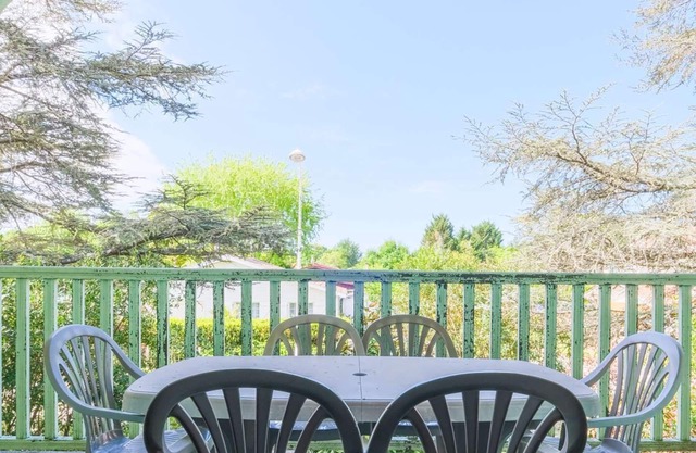 Sanguinet - 3 bedroom apartment near to lake with private garden