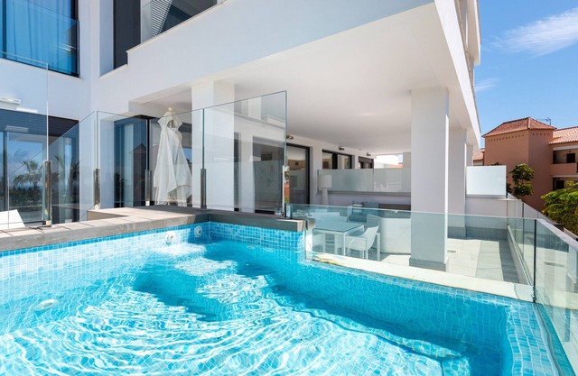 Santa Barbara Heights IV CLC - Luxury, private plunge pool