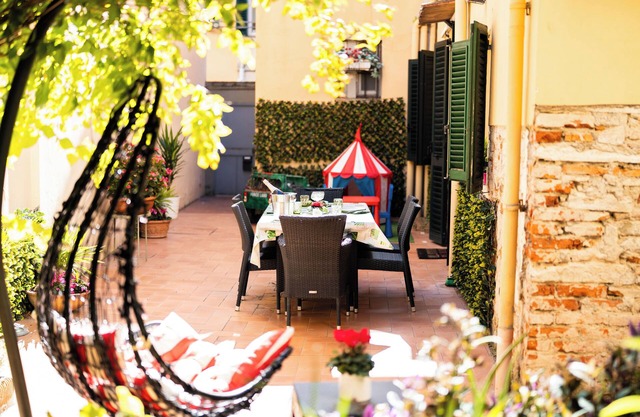 SANTA CROCE GARDEN APARTMENT, 2 BEDROOMS, PATIO, FREE WI-FI