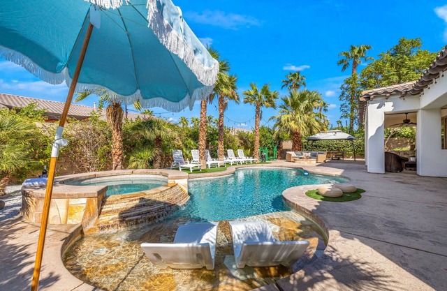 Santorini Songbird: Lux Rental w/Karaoke & Games