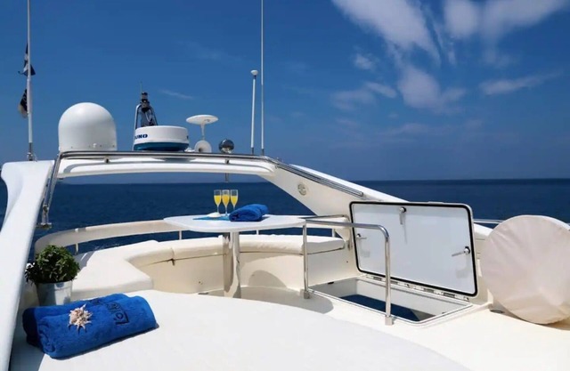 Santorini yacht - Yacht in Santorini - Ferretti 55 by Fantasia Villas