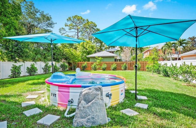 Sarasota Oasis | 3BR | PetsOK | Close to beach!