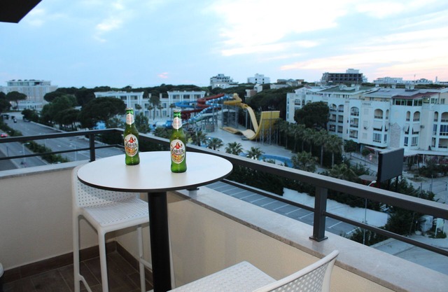 Savana Modern Apartment by the sea 2-bedroom with Fiber WiFi, AC