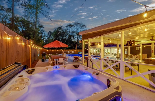 Savannah & Tybee Island Peach House! Pool + Hot Tub Game Room & Cabana