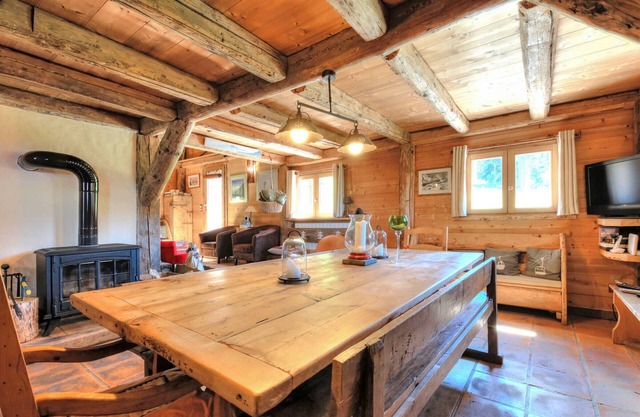 Savoyard chalet, 4 bedrooms, sauna and jacuzzi in St-Gervais