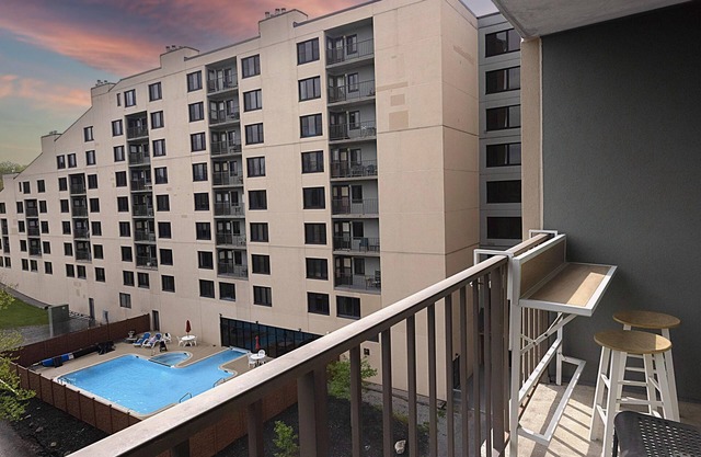 SC 5410: Dazzling 1BR w/balcony. Ready for you to enjoy this summer w/pool!