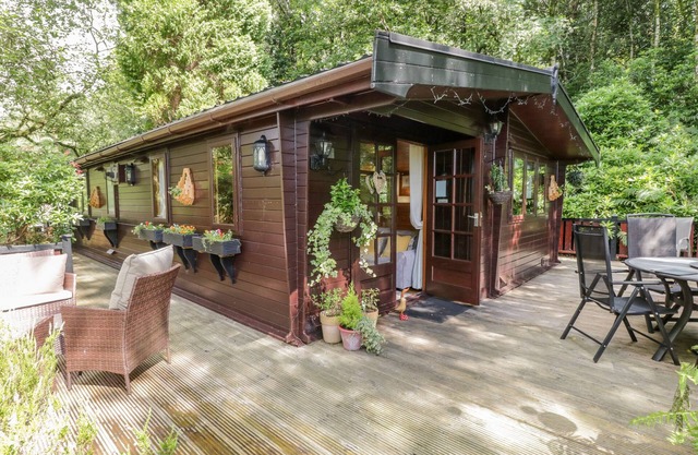 SCAFELL LODGE, family friendly, with pool in Windermere