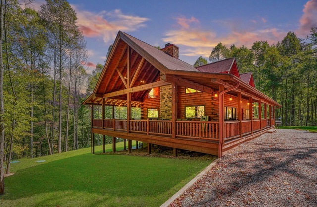 Scarlet Ridge - 6BR/3BA - walking distance to Old Man's Cave