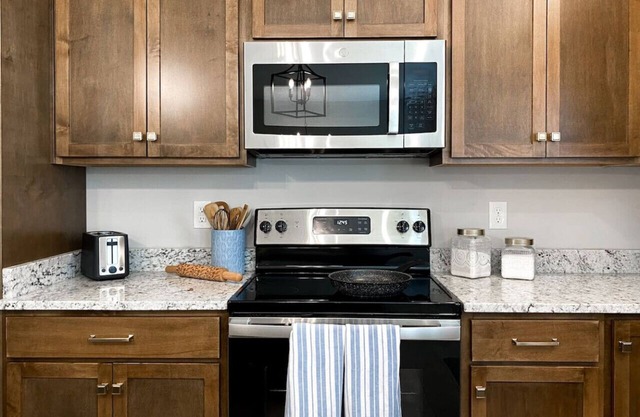 Scenic 3-Bed Home - Modern, Serene, Keyless Entry!