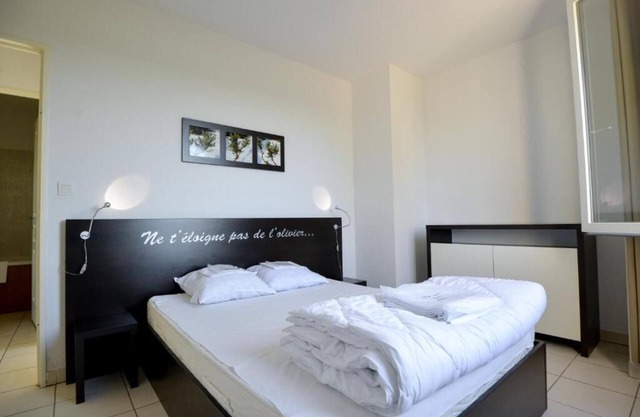 Scenic Apartments with On-site Pool and BBQ Area | Near Lac de Jouarres