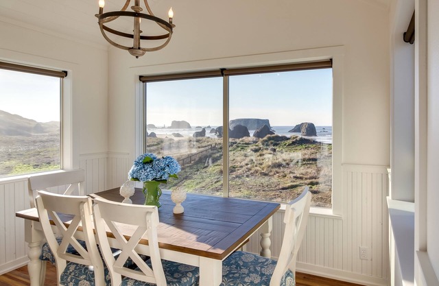 Scenic Bandon Vacation Rental w/Beach Access!