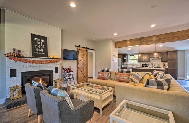 Scenic Home on 20-Acre Farm: Families Welcome