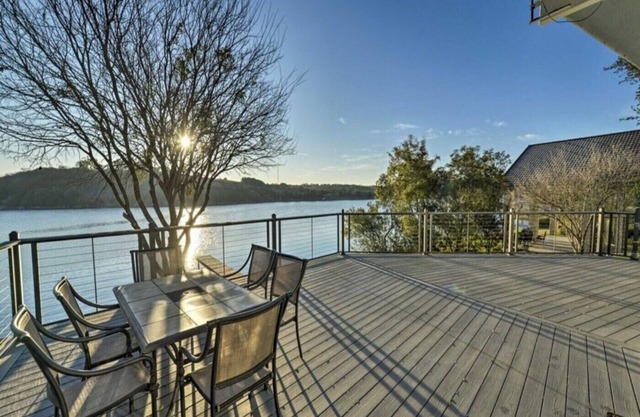 Scenic Lakefront Stay: Huge Deck, Pier & Views