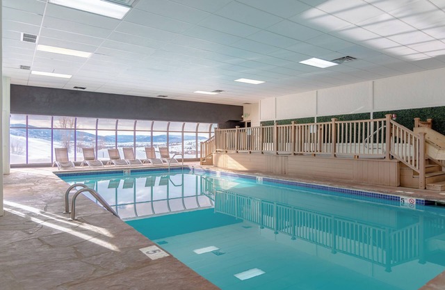 Scenic Mountain Retreat! 3 Amazing Rooms w/Kitchen | Pool + Free Parking