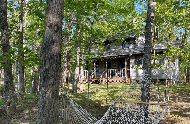 Scenic Summit-Mountain Views,Wooded Setting,Wood Fireplace,Ping Pong Table,WIFI