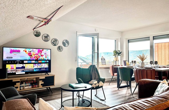 Scenic View: 2 BR, Balcony, Foosball, Dogs are free, Private Parking, Near Lake
