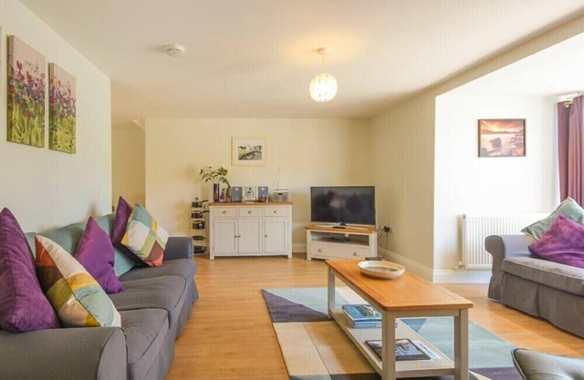 SCHOONER COURT NO2, pet friendly, country holiday cottage in Alnmouth