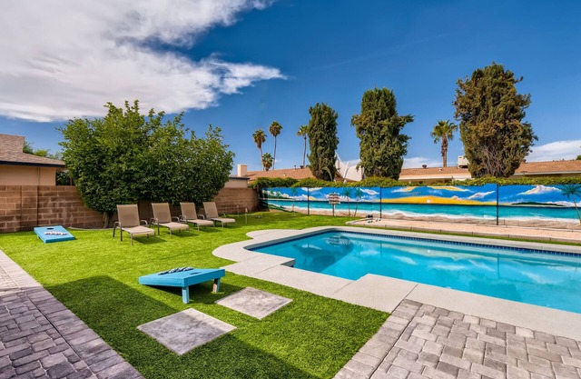 Scottsdale Tropic- Large Pool, Fire Pit, Hot tub, Bocce, child & pet friendly