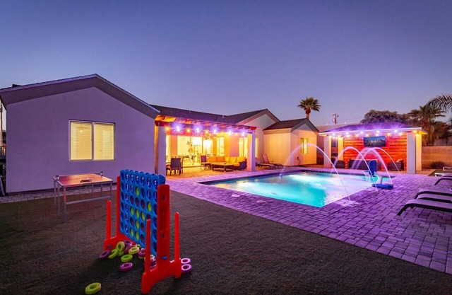 ScottsdaleStays-9BR/6BA 2022 Luxury Estate – Pool, Spa, Sport Courts, Sleeps 20+