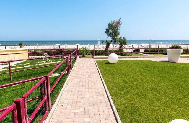 SE078- Senigallia, new sea front studio at the 'Pyramids'