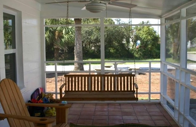 Sea Biscuit Beach Cottage, close to beach
