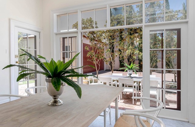 Sea Breeze Manor | Beach | Sleeps 12 | Sunset View