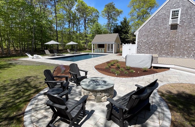 Sea Chalet: 042-B Gorgeous Heated Saltwater Pool, Hot Tub, Gas Fire pit, Game Room