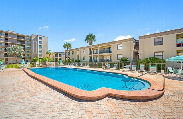 Sea Club 9-52 - Steps from the beach in Indian Shores!